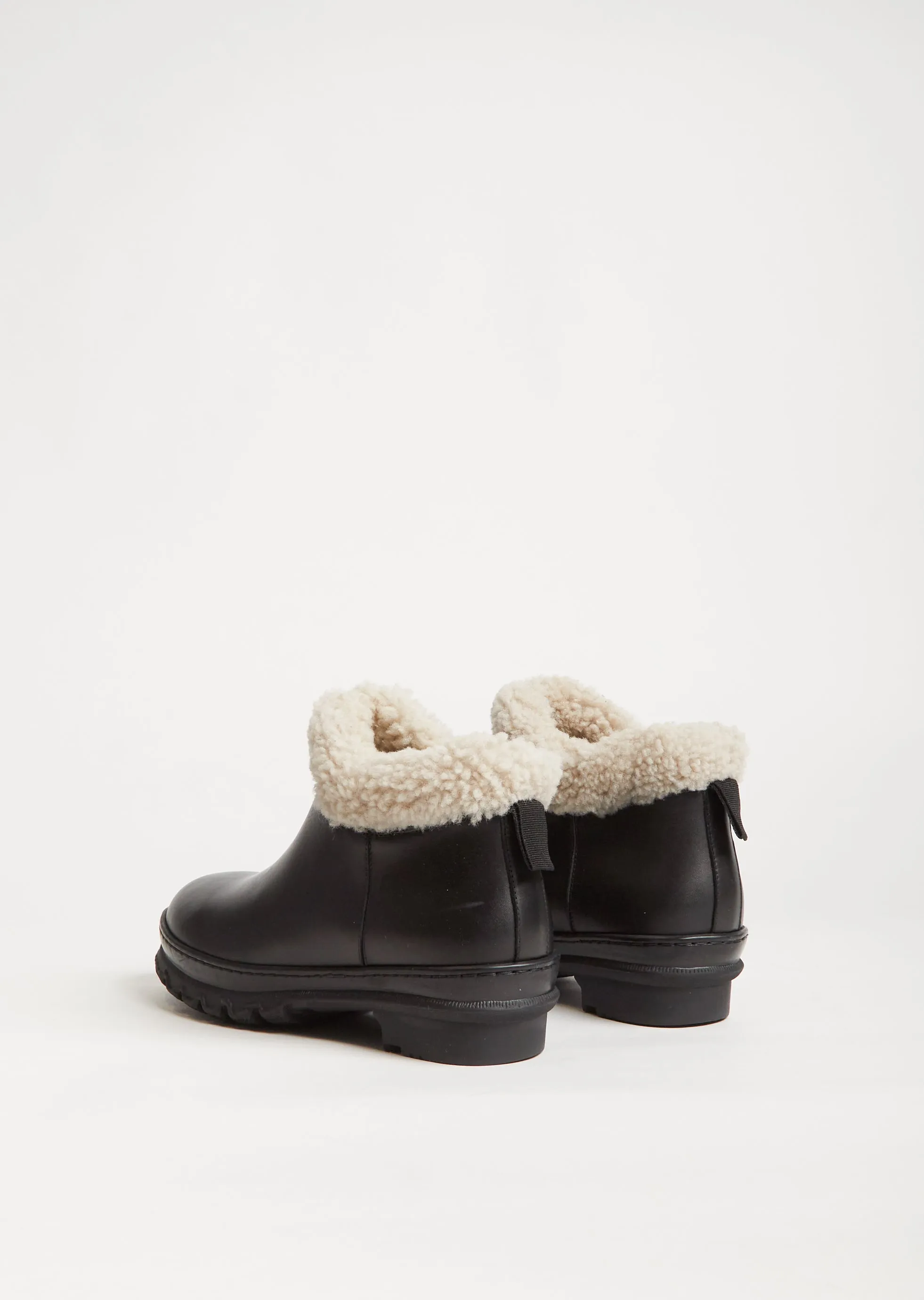 Garden Sheepskin Boot — Black/Natural