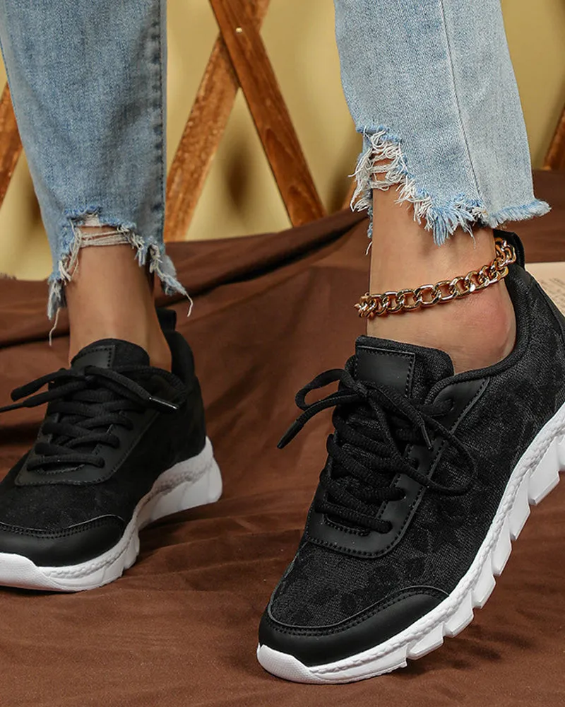 Simple solid color breathable lace-up sneakers