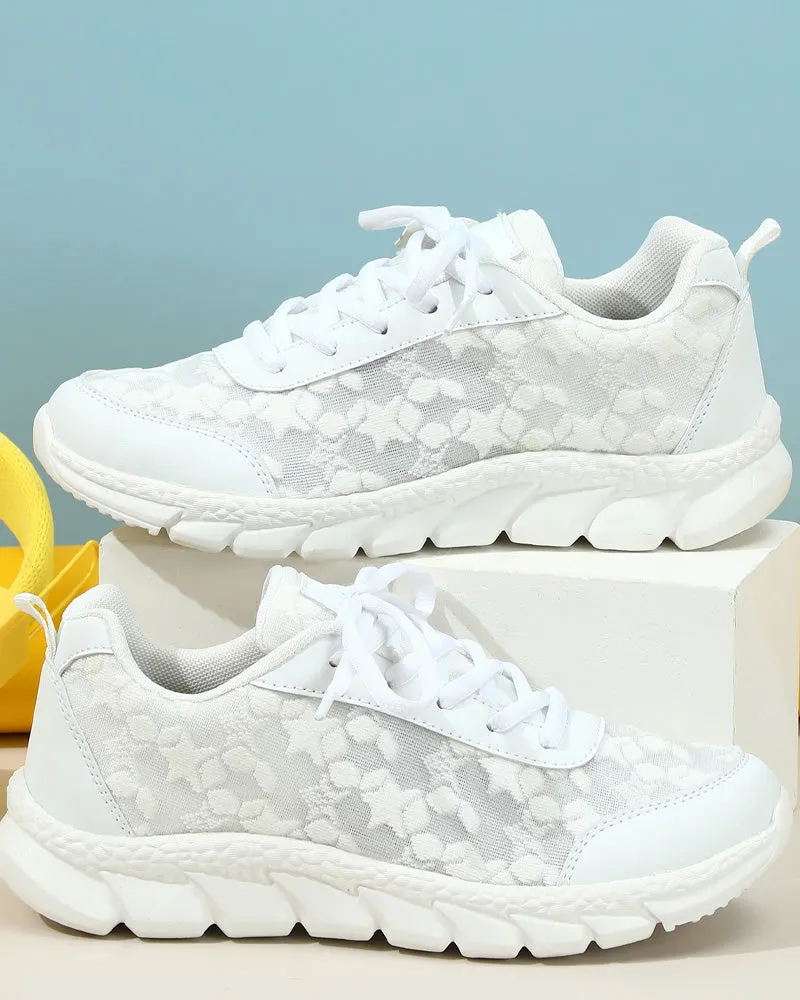 Simple solid color breathable lace-up sneakers