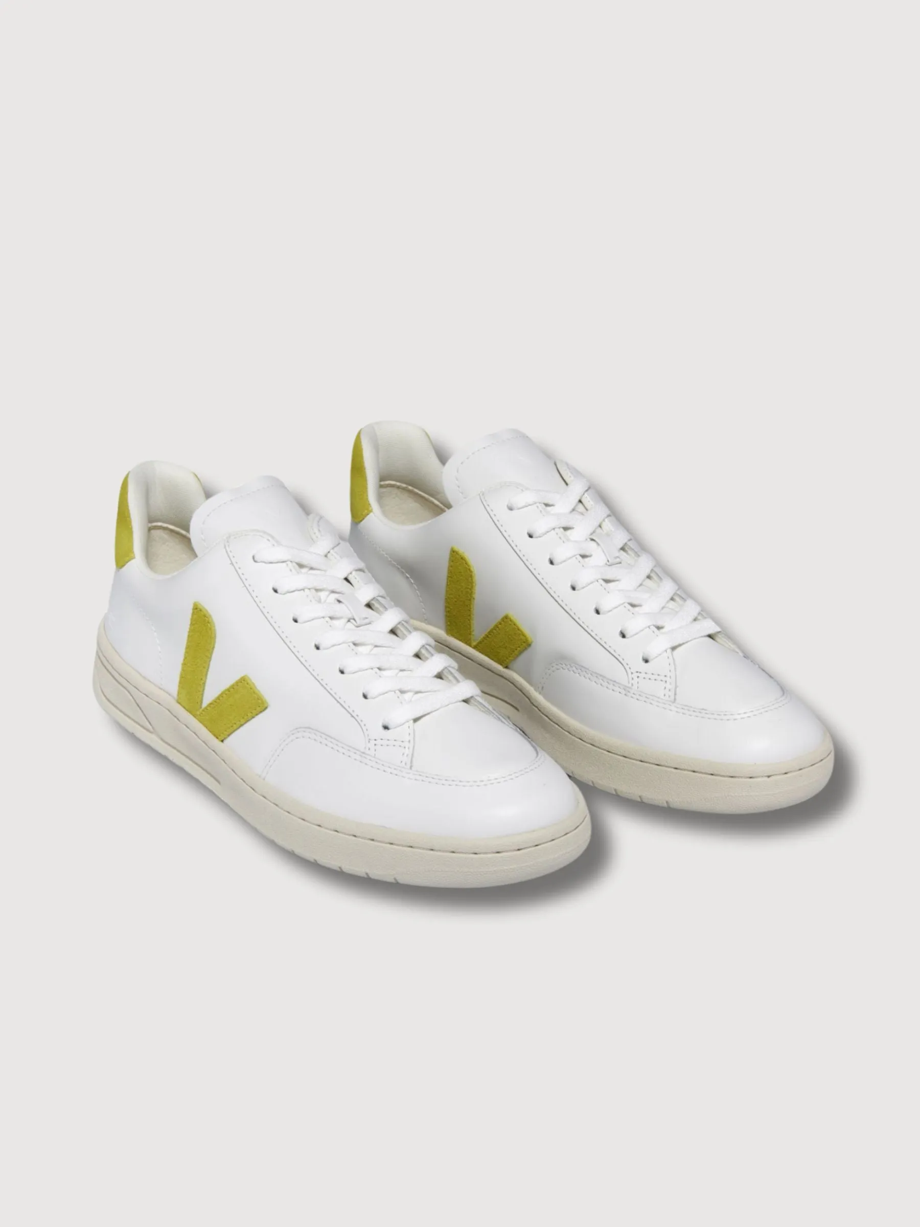 V-12 White Liquir Woman Sneakers | Veja